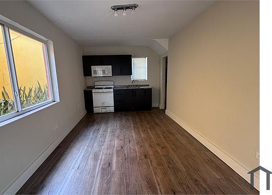 3rd image of 18 NW 17th Pl #18