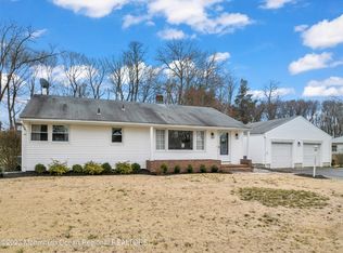 5 Westwood Dr, Lincroft, NJ