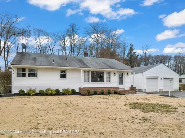 5 Westwood Drive, Lincroft, NJ 07738