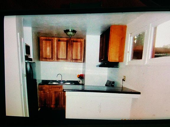 2nd image of 1016 1/2 N La Jolla Ave