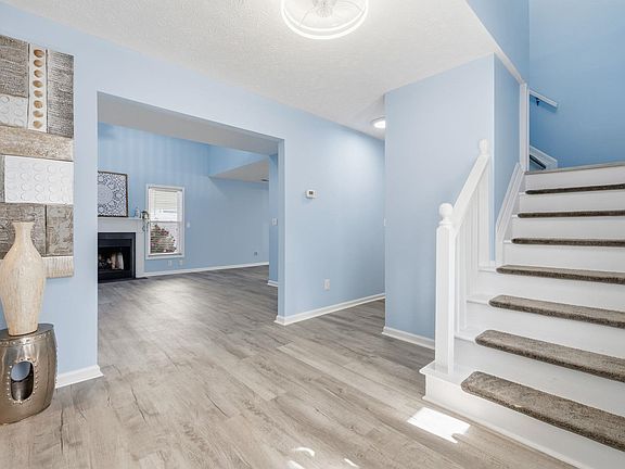 5th image of 934 Tiffany Ln.