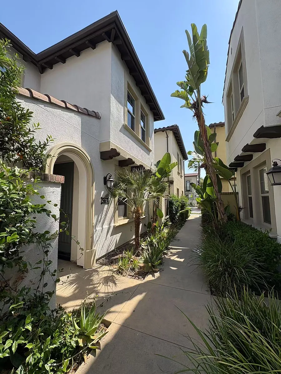 Building Photo - 563 S Casita St