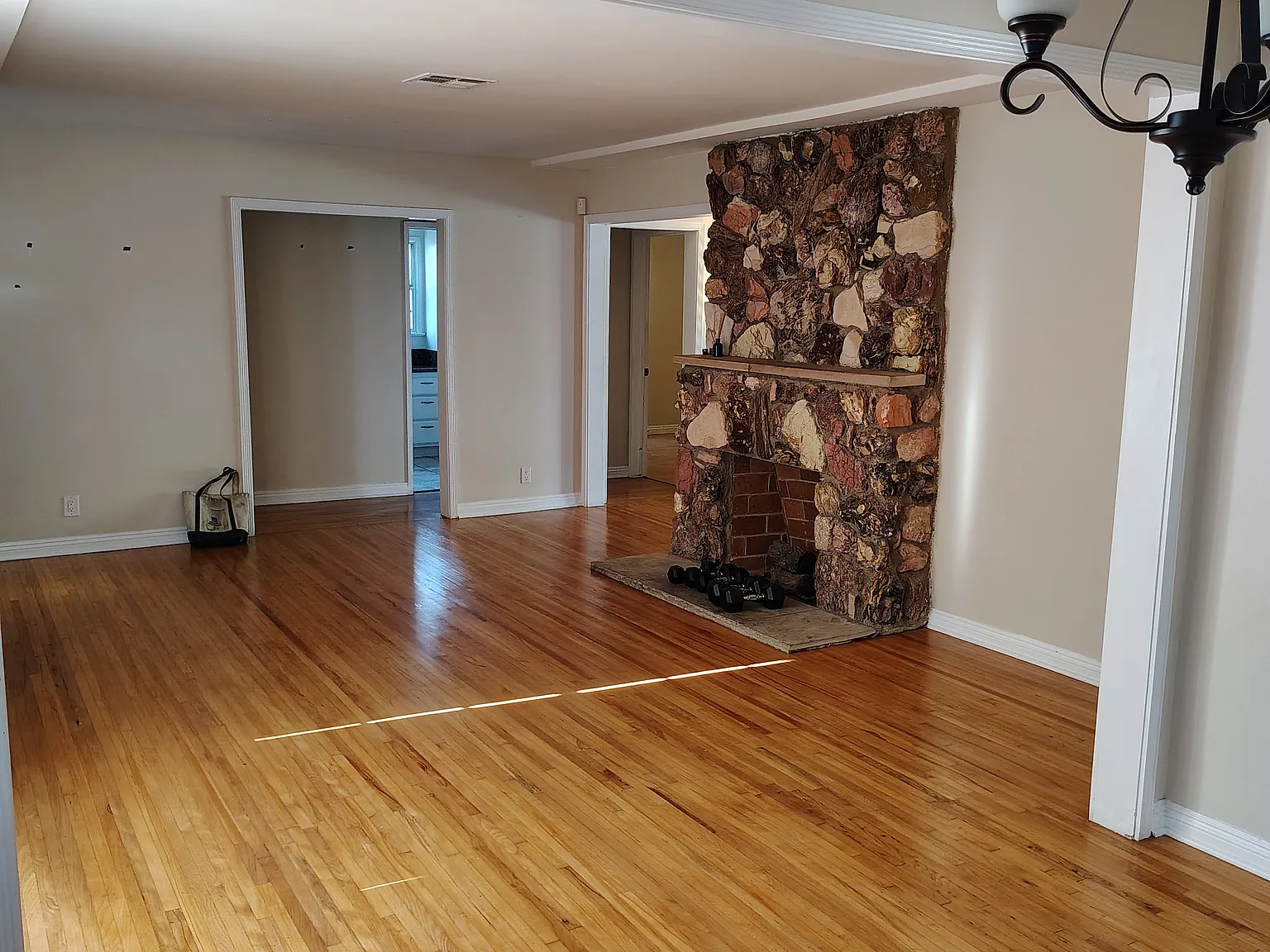 3 bed, 1800 sqft, $5,950 — Photo 4