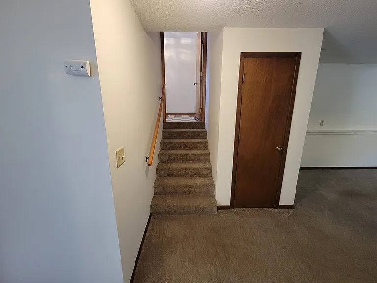 101 1/2 W Madison St — Photo 3
