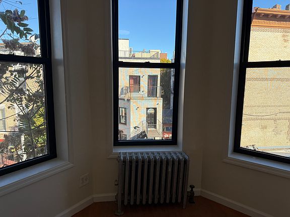 3rd image of 36 Oakland Pl Floor 2