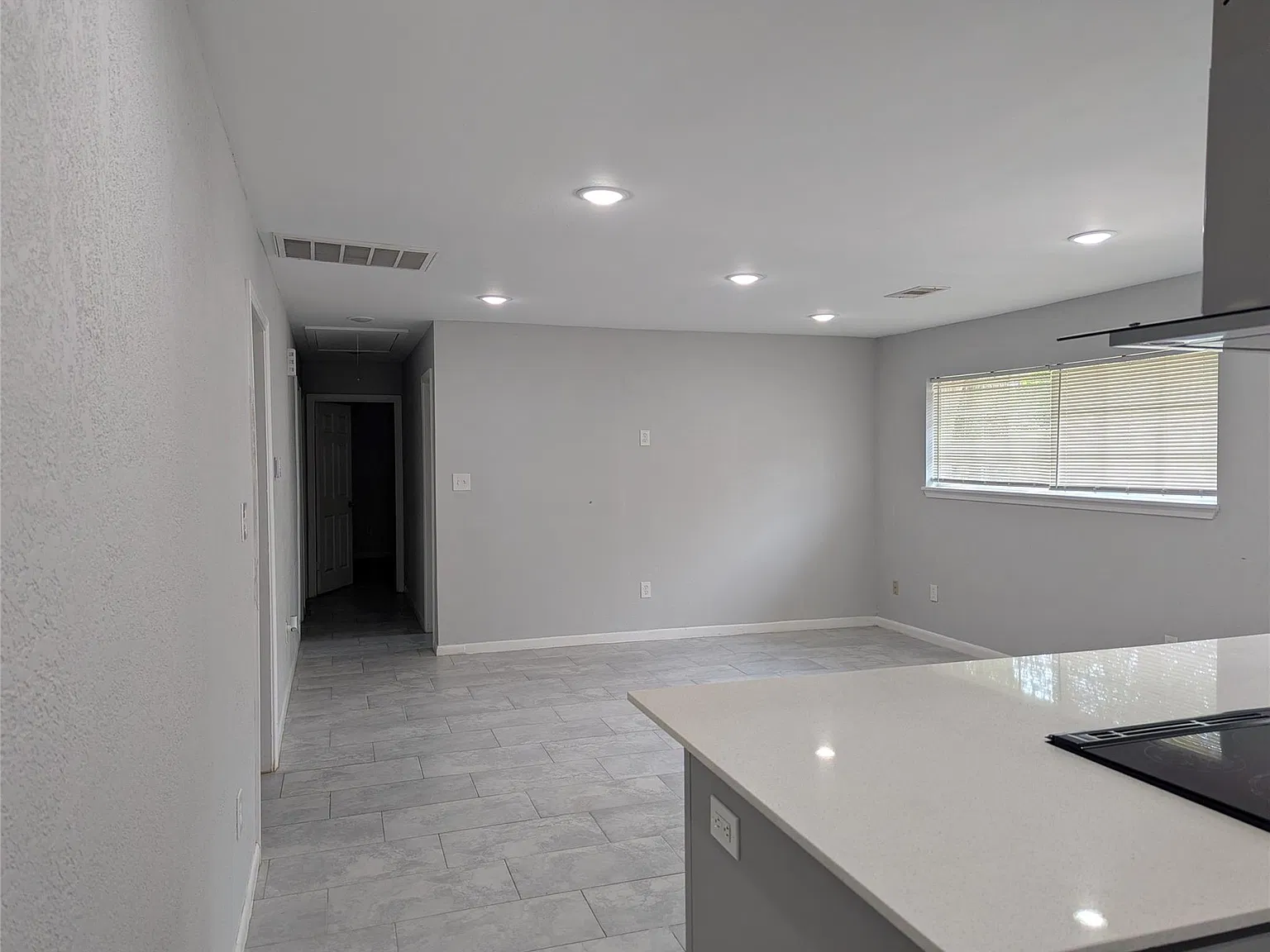 3 bed, 2.0 bath, 1393 sqft, $1,975 — Photo 3