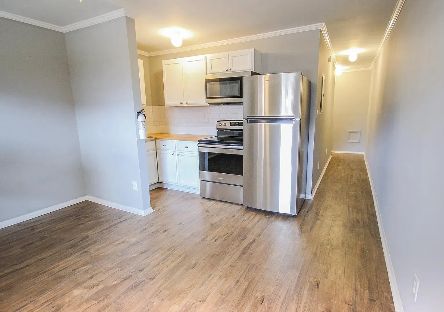 2 Bed Apartment in Highland Park! Laundry onsite! — Photo 4