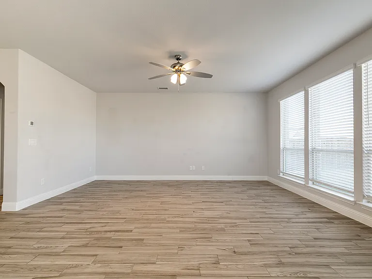 1113 Granger Dr — Photo 15