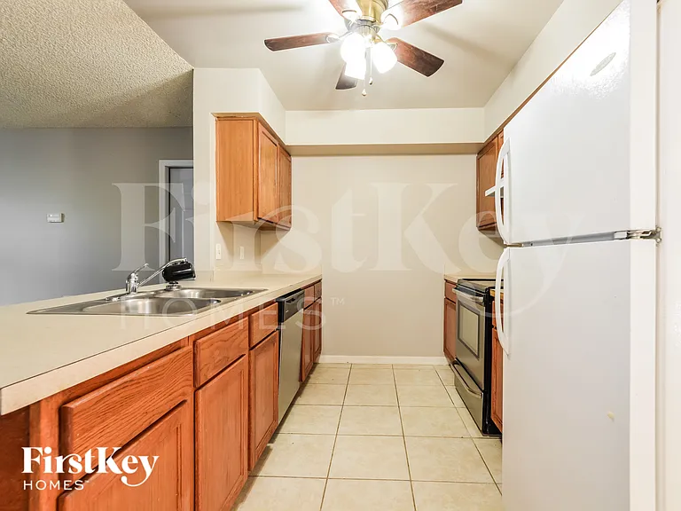 2175 Carriage Pointe Loop — Photo 8