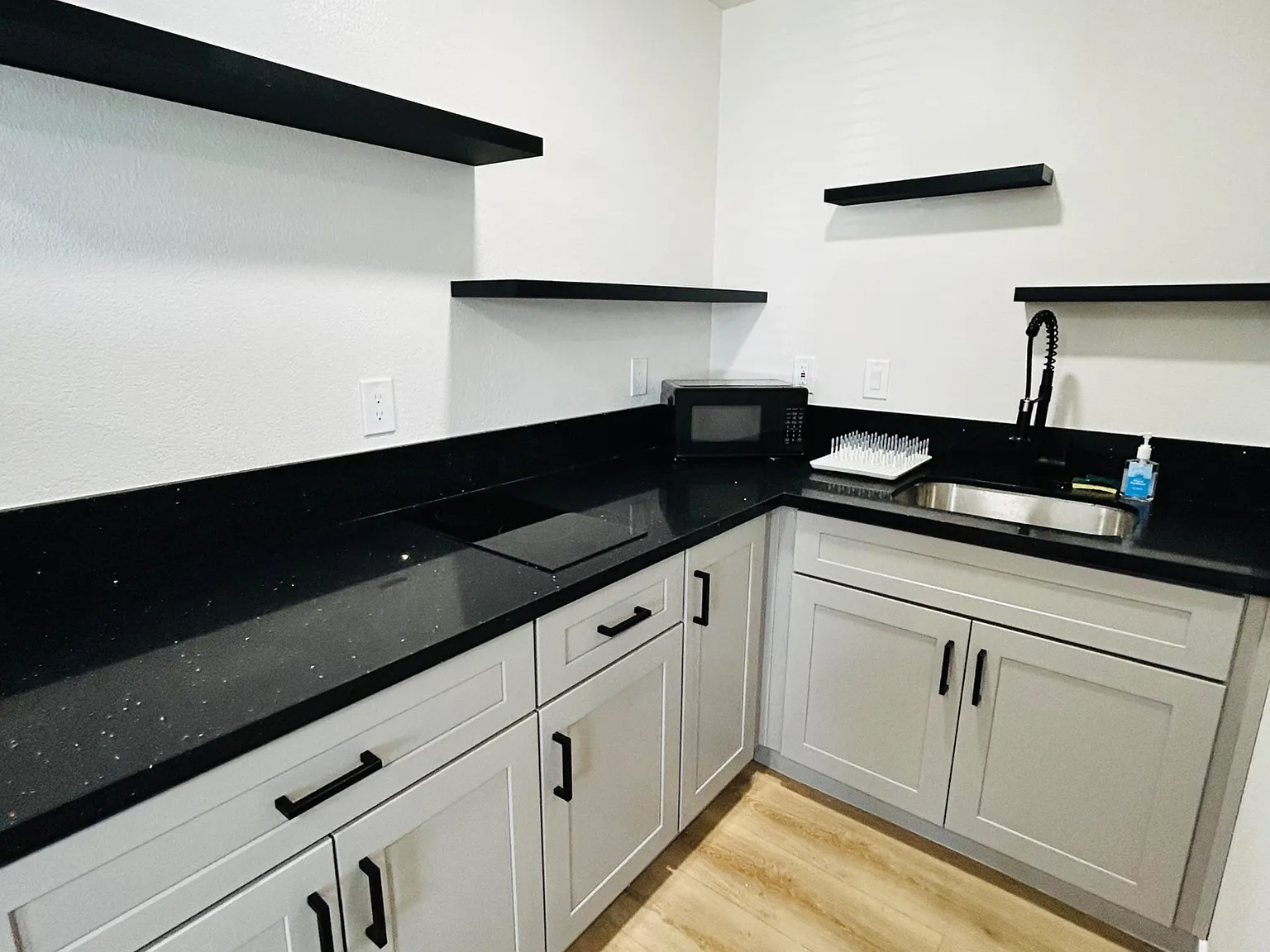 4 bed, 17.0 bath, $1,624 — Photo 4