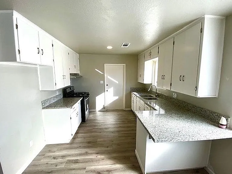 1311 W Sunnyview Ave — Photo 3