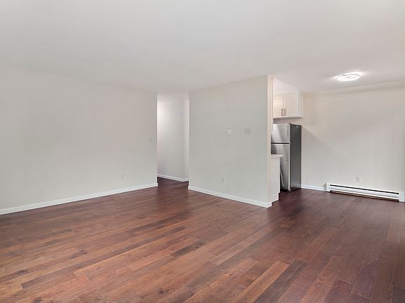 4th image of 1629 Summit Ave APT 103