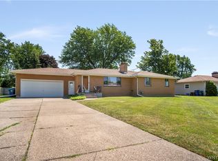 154 Bellingham Dr, Williamsville, NY 14221