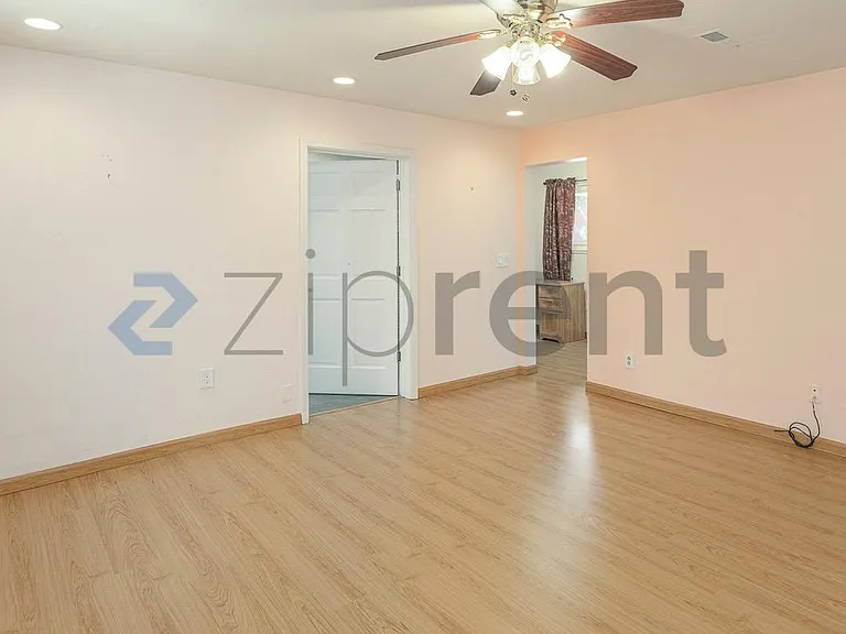 2330 Olive Ave — Photo 16