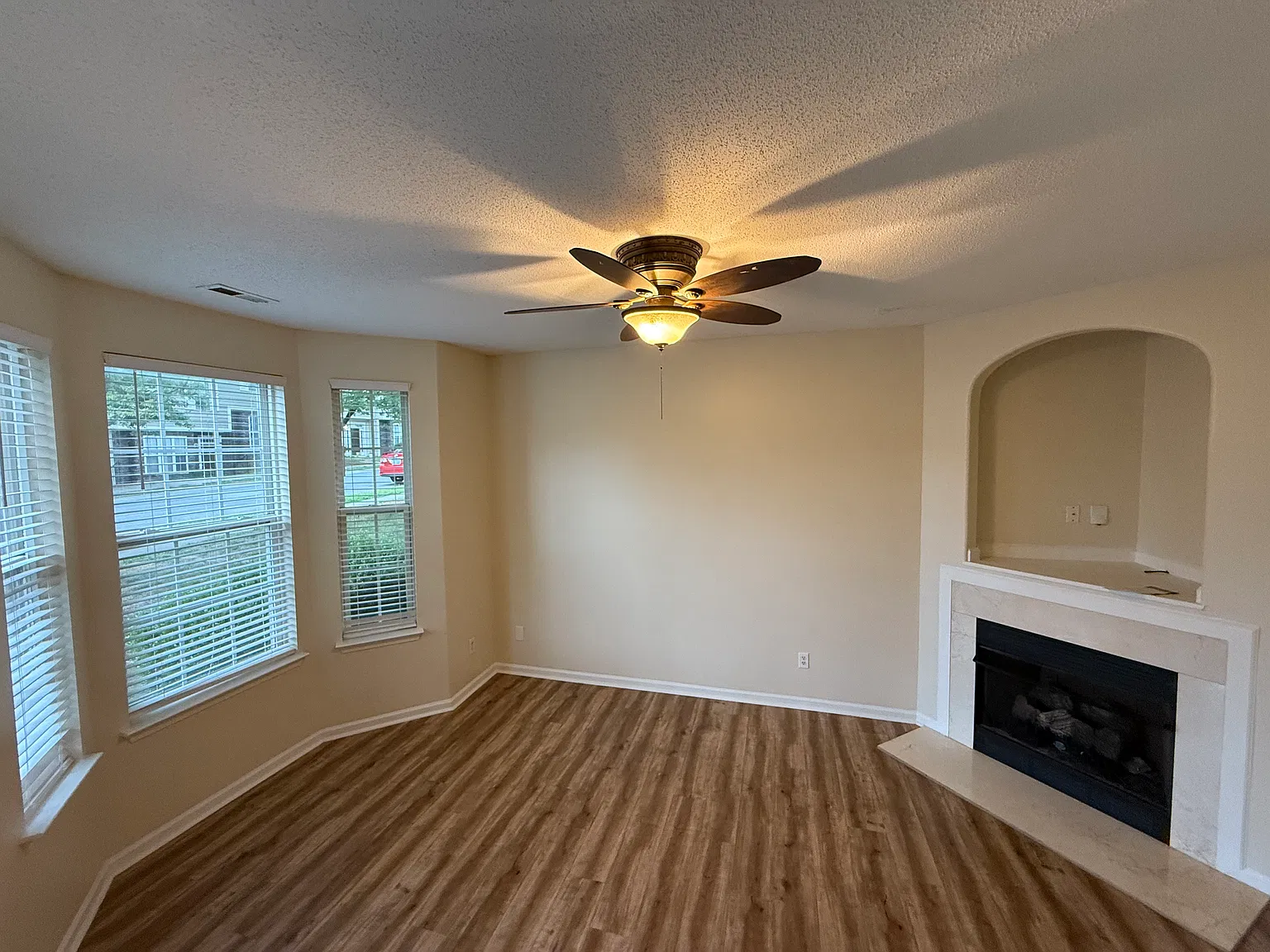 2 bed, 2.5 bath, 1420 sqft, $1,625 — Photo 2