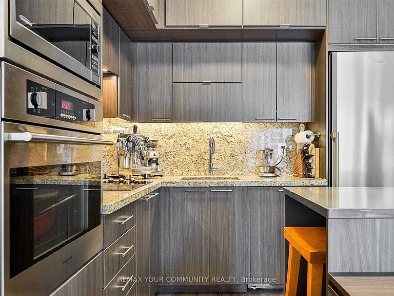 120 Harrison Garden Blvd #533 — Photo 2