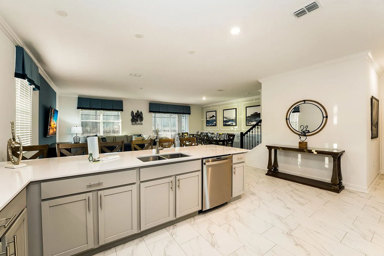 8 bed, 5.0 bath, 4294 sqft, $5,221 — Photo 2