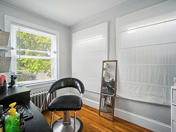 4th image of 91 Braddock St