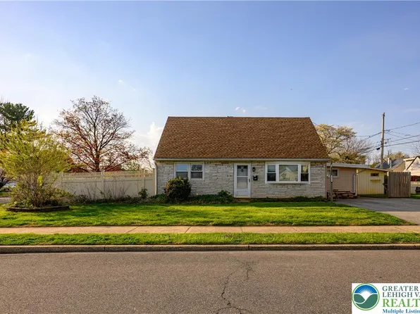 2114 Fireside Dr, Bethlehem, PA 18018