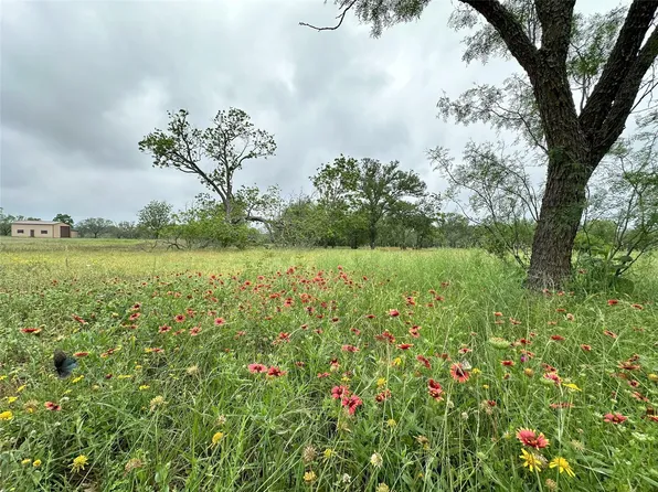 379 Vintners Way, Fredericksburg, TX 78624