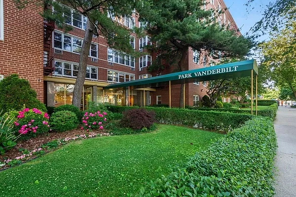 Sold by Compass | media 7