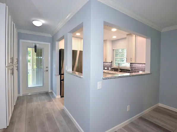 50 Woodland Dr APT 207, Vero Beach, FL 32962