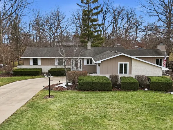 1530 S Sutton Circle Dr, Bluffton, IN 46714