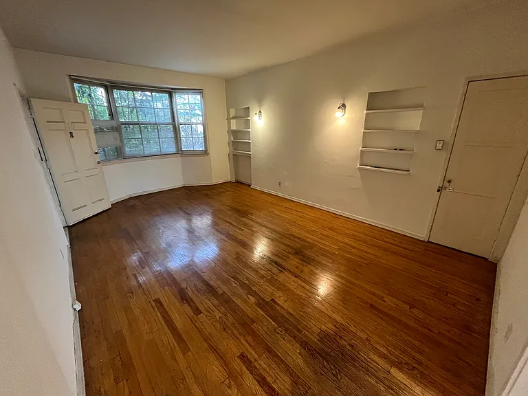 139 S Sweetzer Ave — Photo 6