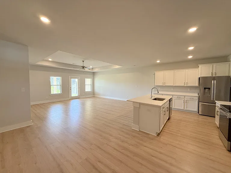 128 Clift Farm Dr — Photo 8