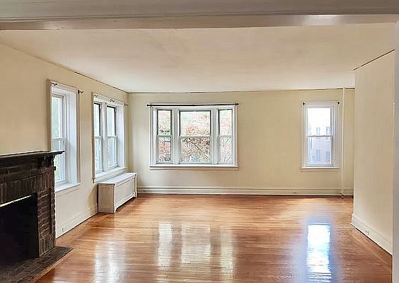 4th image of 6833 Dartmouth St