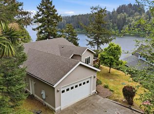 411 Tenmile Ter, Lakeside, OR 97449