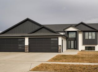 508 Shale Dr, Bismarck, ND 58503
