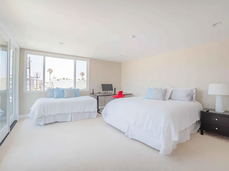 1007 S Catalina Ave — Photo 22