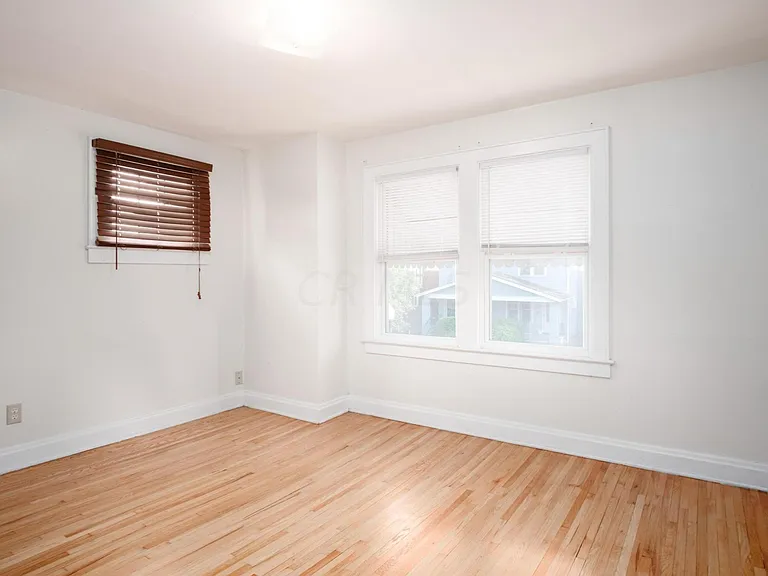 142 W California Ave — Photo 8