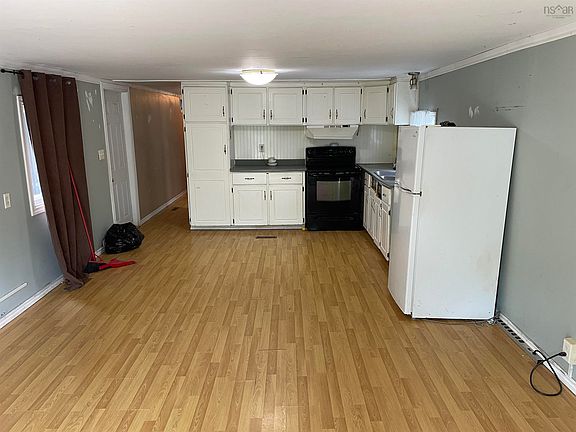 5th image of 311 Truro Heights Rd