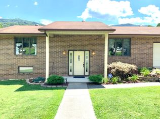 1704 Dawson Ave W, Big Stone Gap, VA 24219