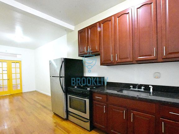 2nd image of 319 Jefferson Ave #1L