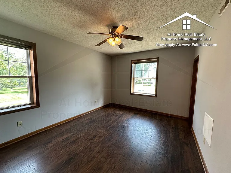 101 E 10th St #105 — Photo 11