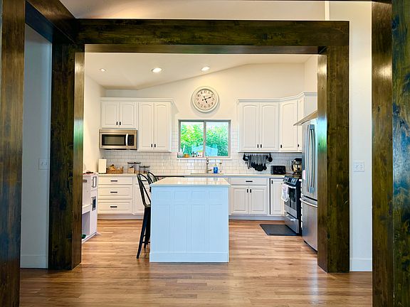 4th image of 10806 S Weiss Dr