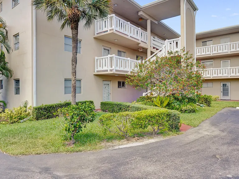 2640 Garden Dr S #301 — Photo 3
