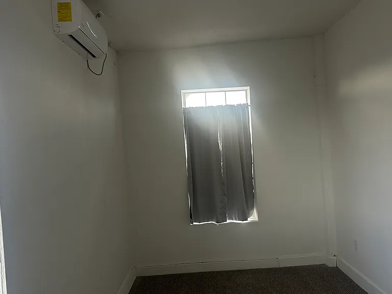 283 S Sam Houston Blvd — Photo 5