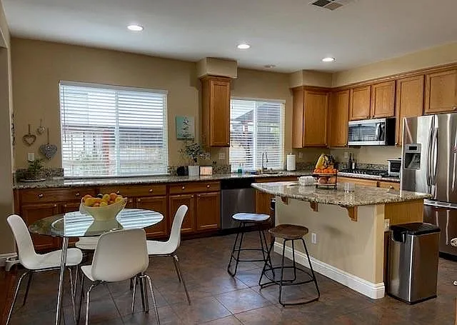 5 bed, 3.5 bath, 3600 sqft, $3,500 — Photo 3