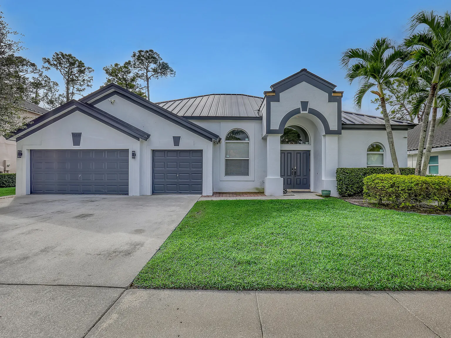5 bed, 4.0 bath, 2954 sqft, $8,900 — Photo 2