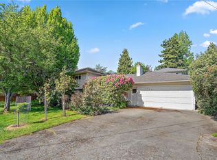 726 Rockheights Ave, Esquimalt, BC V9A6J3