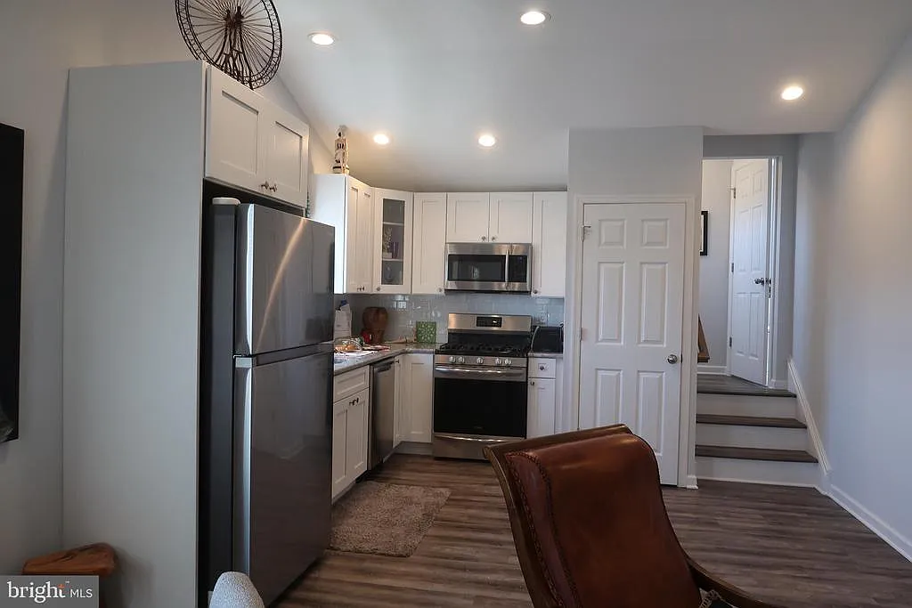 2 bed, 840 sqft, $9,000 — Photo 3