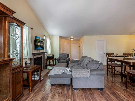 4th image of 1020 S West Dr
