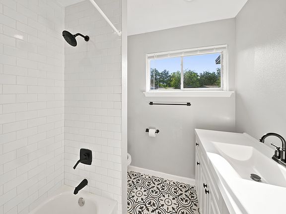 5th image of 516 Buena Vista Dr