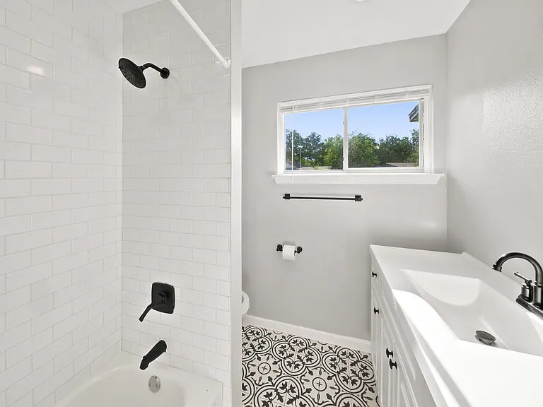 516 Buena Vista Dr — Photo 5