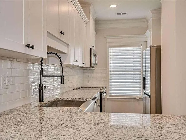 312 Sumac Trl — Photo 4
