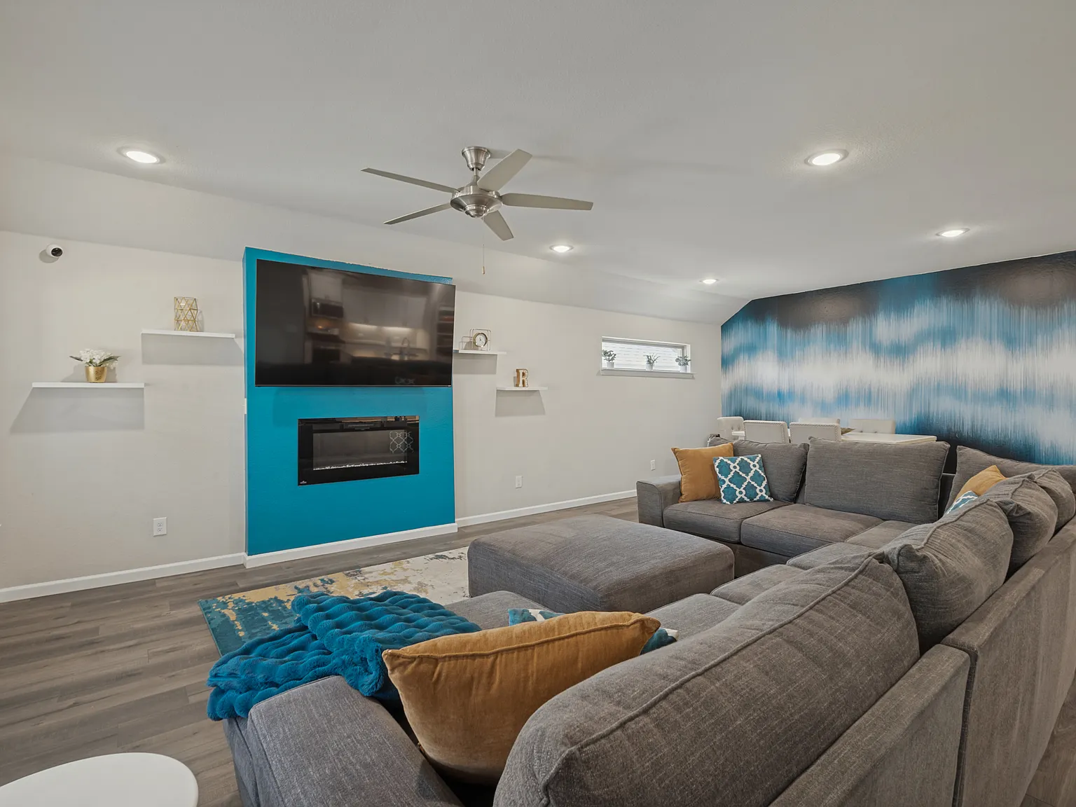 4 bed, 2164 sqft, $2,900 — Photo 2